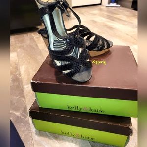 Kelly & Kate Snake Skin Size 7.5 buckle wedge